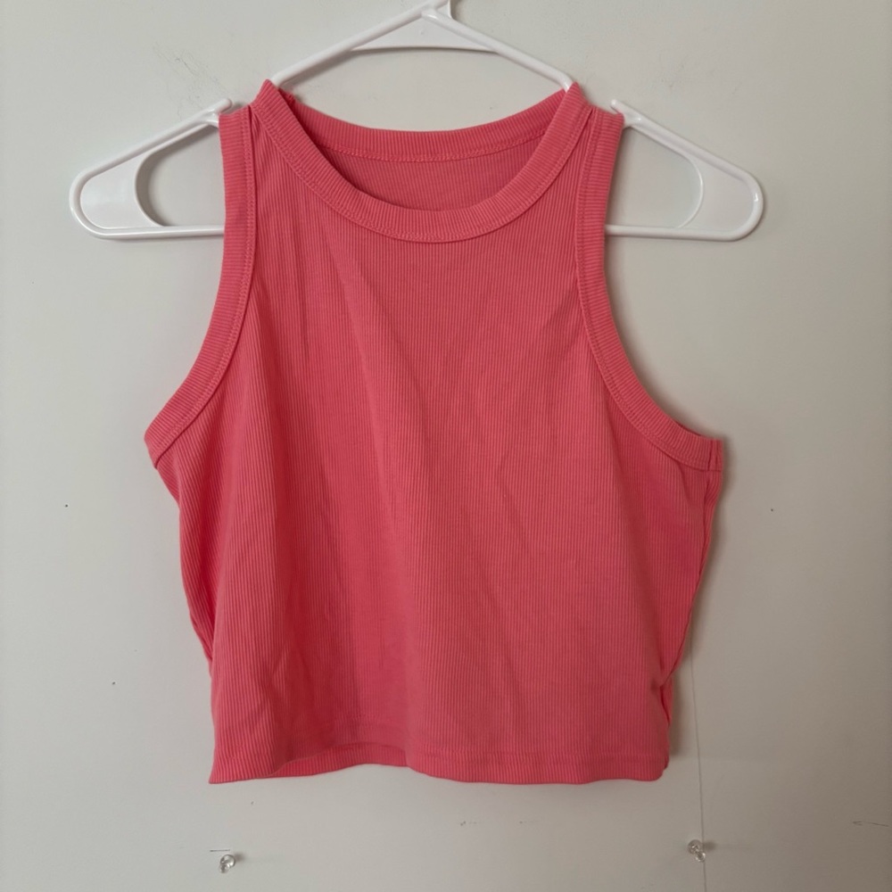 coral peachy pink ribbed halter cropped tank top.🪸